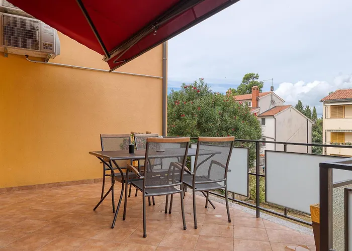 Valnea - Apartment For Five People In The Center Of Porec